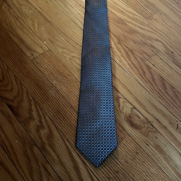 Jos. A. Bank Signature Collection 100% Silk Tie - Picture 2 of 2